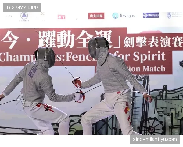 仲满训练场叼着烟,和场上那个完美形象怎么回事? 仲满训练场叼着烟,和场上那个完美形象怎么回事?